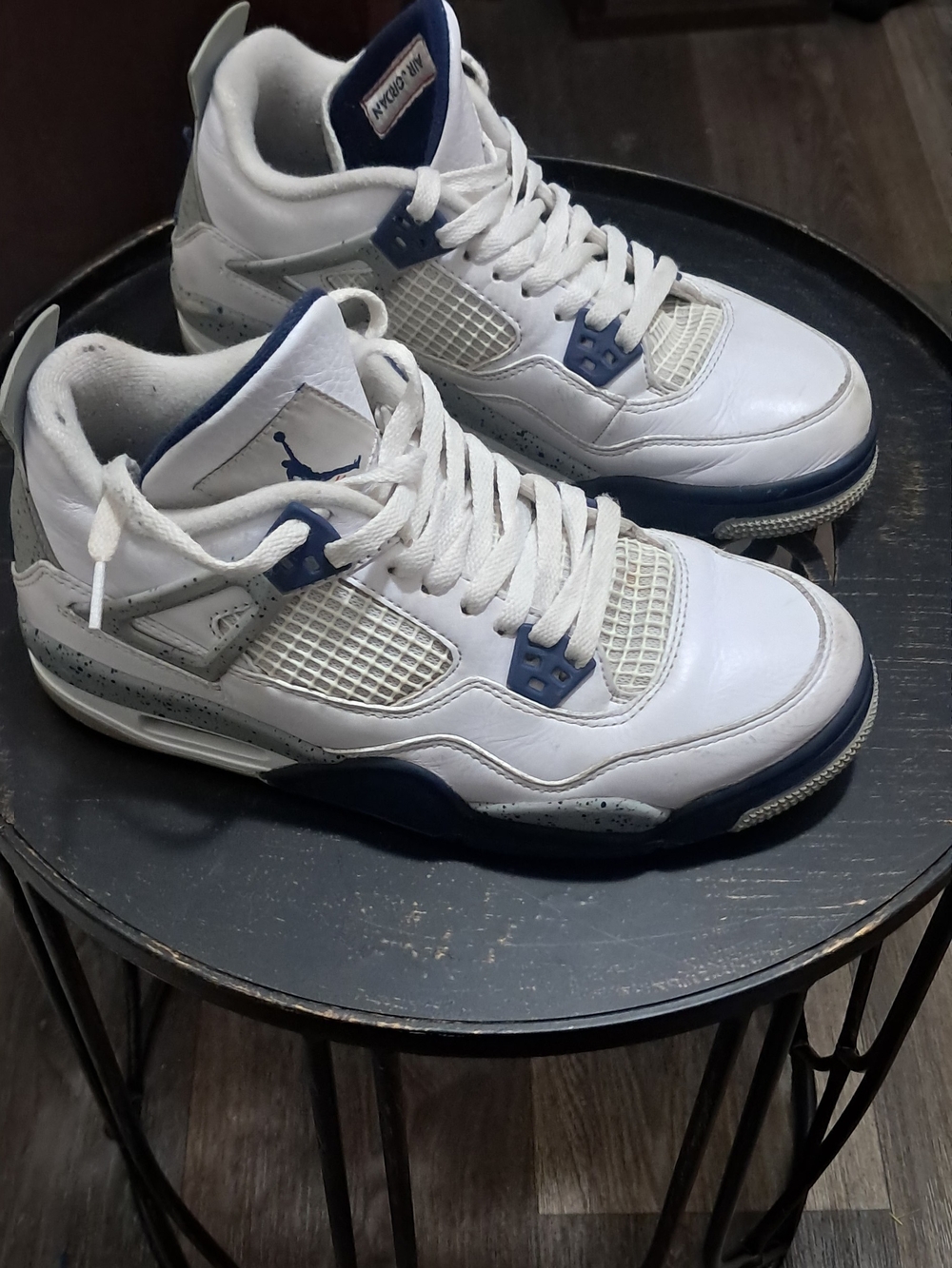 Air Jordan 4 Retro GS White/Navy – Size 7Y (Men’s 7 / Women’s 8.5)